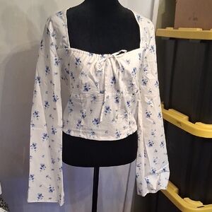 Wipd Fable Floral Cropped Blouse Size Medium